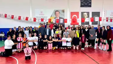 Tomarza'da Anne-Kız Voleybol Turnuvası Heyecanı