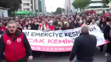 İzmir Belediyesi İşçileri Maaşlar İçin Eylemde