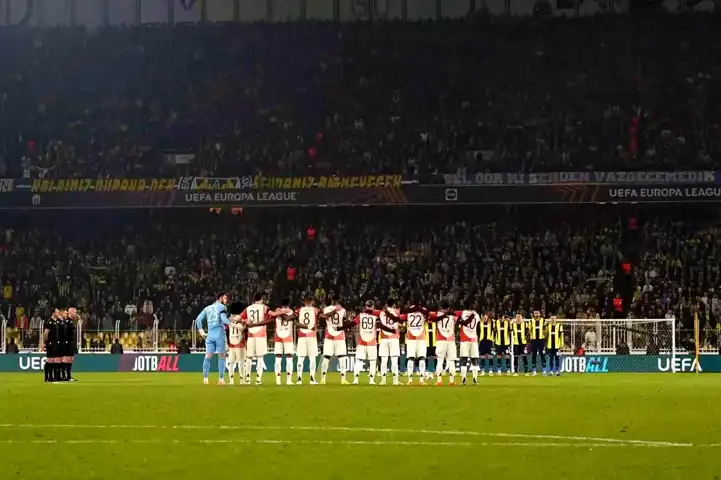 Fenerbahçe - Lyon: İlk 15 Dakika Golsüz
