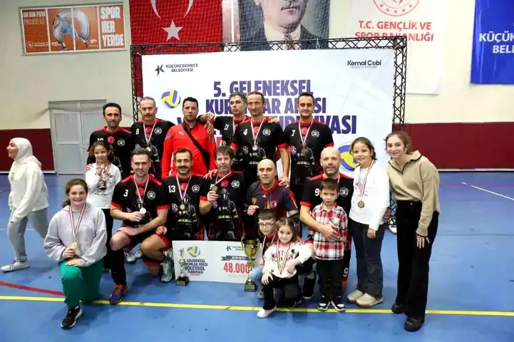 Küçükçekmece İtfaiyesi Voleybolda Şampiyon!