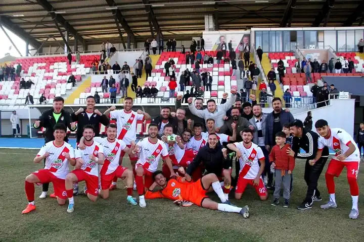 Kulaspor, Salihli Belediyespor'u Evde Yenerek 3. Sıraya Yükseldi!