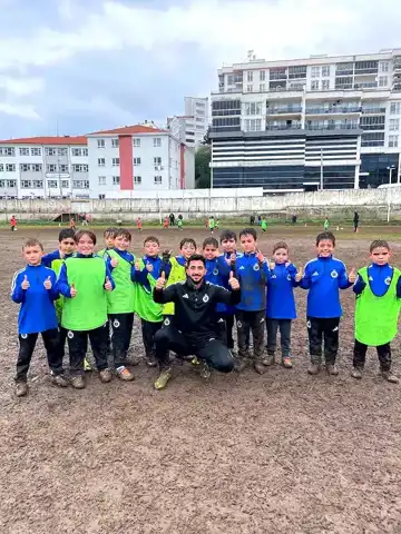 Mudanya'da Genç Sporcular Çamurda Antrenman Yapıyor