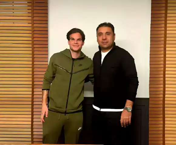 Orta Saha Yıldızı, 3 Yıllığına Takımda!