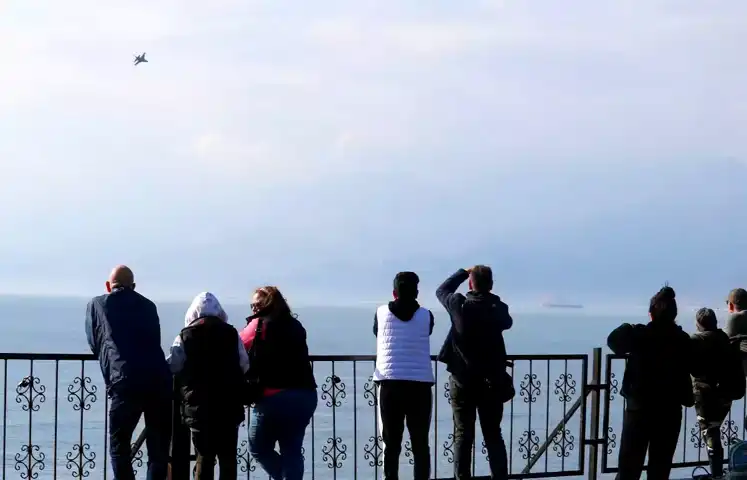 SOLOTÜRK, Antalya'da Gösteri Uçuşları Gerçekleştiriyor
